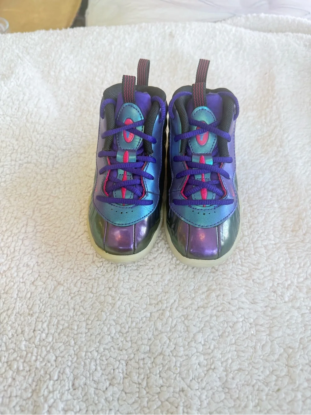 “SIZE 8” TODDLER UNISEX NIKE LITTLE POSITE ONE IRIDESCENT’